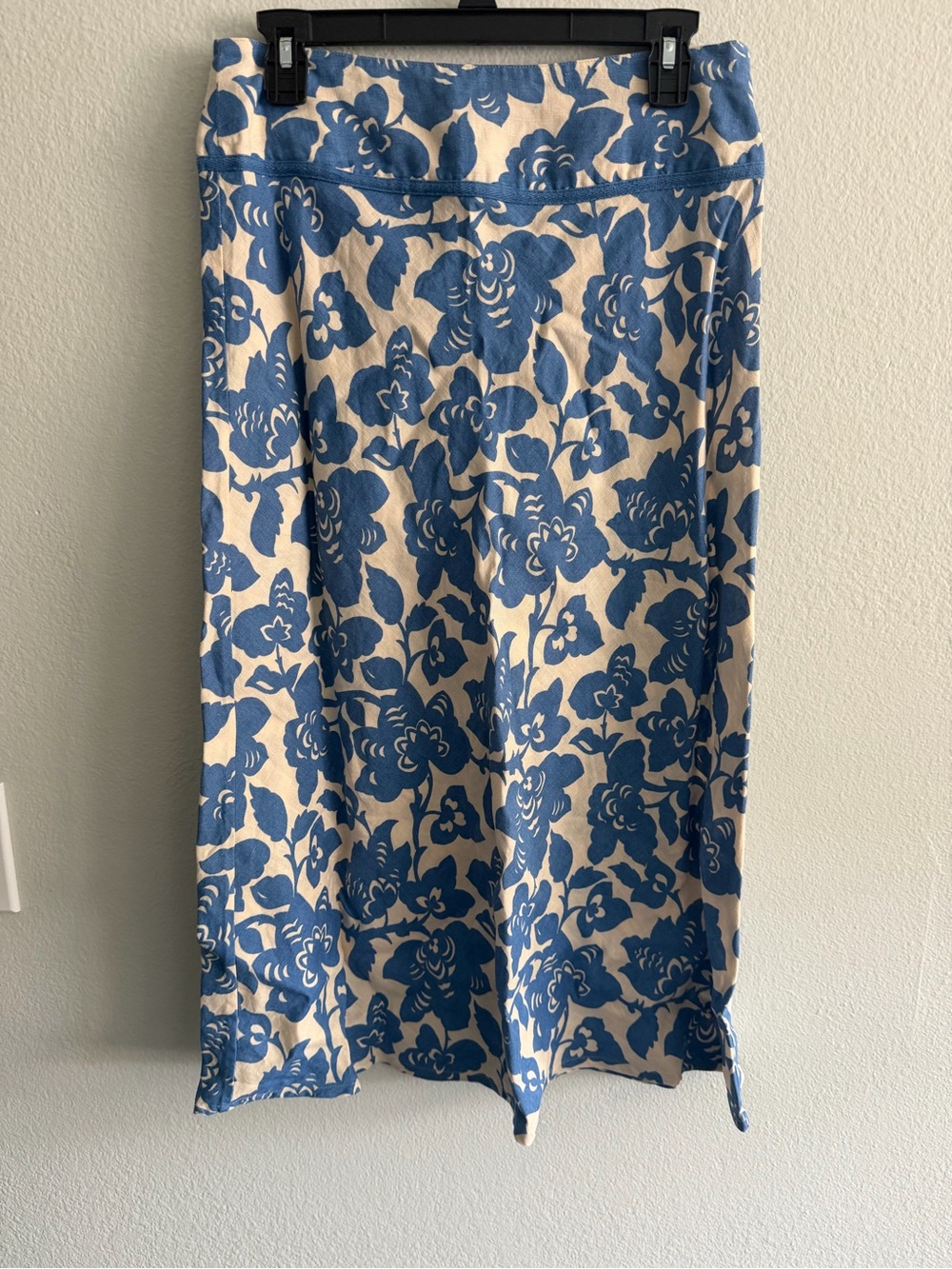 Boden 100% Linen Cream and Blue Floral Midi Skirt Coastal Linen Flowy Size 10R